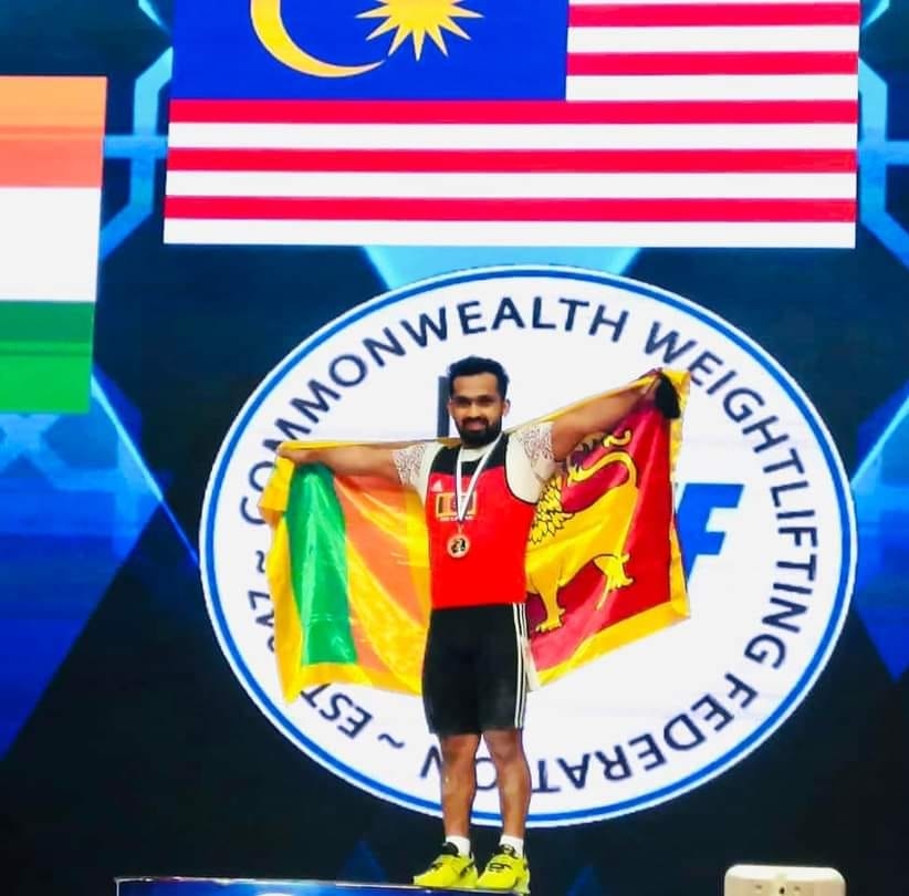 පොදුරාජ්ය මණ්ඩලීය පිරිමි බර ඉසිලීමේ තරගයෙන් ලෝකඩ පදක්කම ශ්රී ලංකාවට. පොදුරාජ්ය මණ්ඩලීය පිරිමි බර ඉසිලීමේ තරගයෙන් ලෝකඩ පදක්කම ශ්රී ලංකාවට.