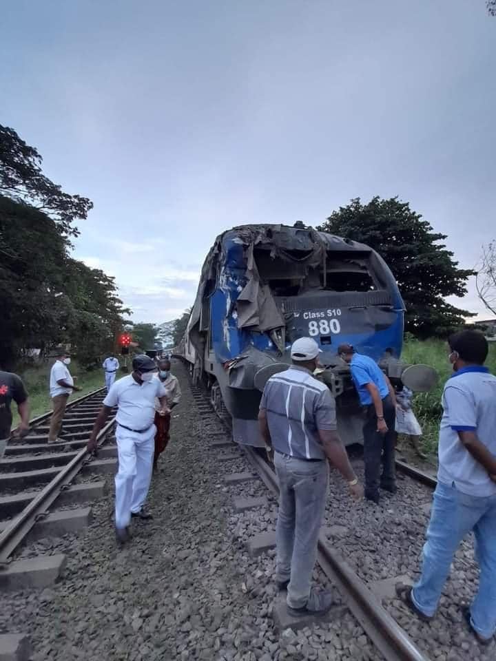 ටිපර් රථයක් යකඩ යකාගේ ගැටෙයි