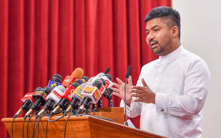 අරගලයට සම්බන්ධ වූ තරුණයින්ගේ සහාය නාමල්ට – ඩී.වී. චානක අරගලයට සම්බන්ධ වූ තරුණයින්ගේ සහාය නාමල්ට – ඩී.වී. චානක