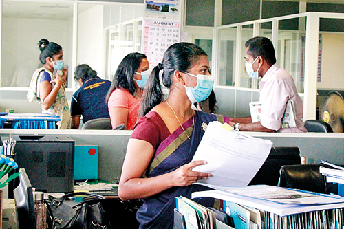 රාජ්‍ය සේවකයන්ගේ පඩි වැඩි වෙන්නේ මෙහෙමයි