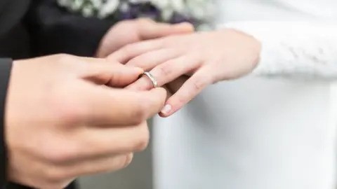 විවාහ වයස් සීමාව අවුරුදු 9 දක්වා අඩු කිරීමට යෝජනාවක් විවාහ වයස් සීමාව අවුරුදු 9 දක්වා අඩු කිරීමට යෝජනාවක්