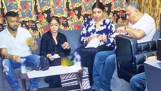 ක්ලබ් වසන්ත ඝාතනයේ පරීක්ෂණ ගැන පොලීසියෙන් හෙළිදරව්වක් ක්ලබ් වසන්ත ඝාතනයේ පරීක්ෂණ ගැන පොලීසියෙන් හෙළිදරව්වක්