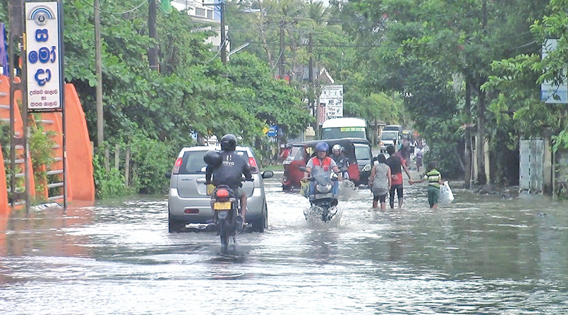 අධික වර්ෂාවෙන් ගාල්ල ප්රදේශයේ පහත් බිම් රැසක් යට වෙයි අධික වර්ෂාවෙන් ගාල්ල ප්රදේශයේ පහත් බිම් රැසක් යට වෙයි