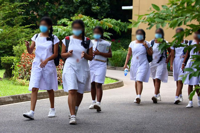 පාසල් නිල ඇඳුම් ජනවාරි 20ට පෙර සිසුන්ට පාසල් නිල ඇඳුම් ජනවාරි 20ට පෙර සිසුන්ට