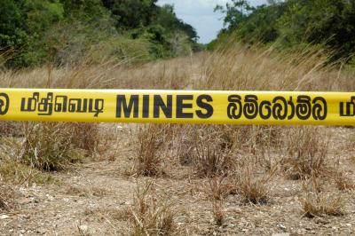 බිම්බෝම්බයක් පිපිරීමෙන් කාන්තාවන් හතර දෙනෙකුට තුවාල බිම්බෝම්බයක් පිපිරීමෙන් කාන්තාවන් හතර දෙනෙකුට තුවාල