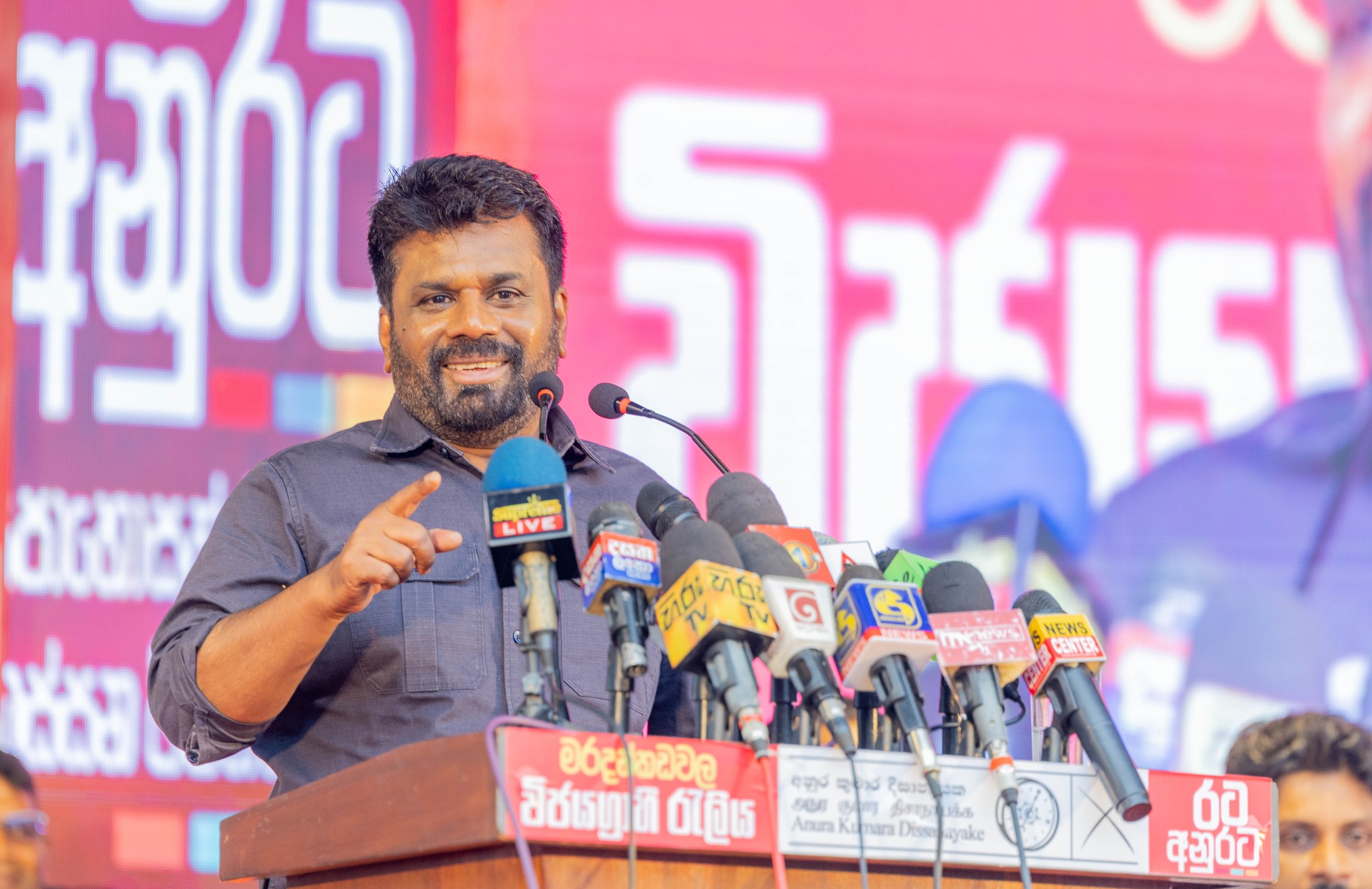 හිටපු ජනාධිපතිවරුන්ට මහජන මුදලින් ලබාදී තිබෙන වරප්රසාද සියල්ලම අහෝසි කරනවා හිටපු ජනාධිපතිවරුන්ට මහජන මුදලින් ලබාදී තිබෙන වරප්රසාද සියල්ලම අහෝසි කරනවා