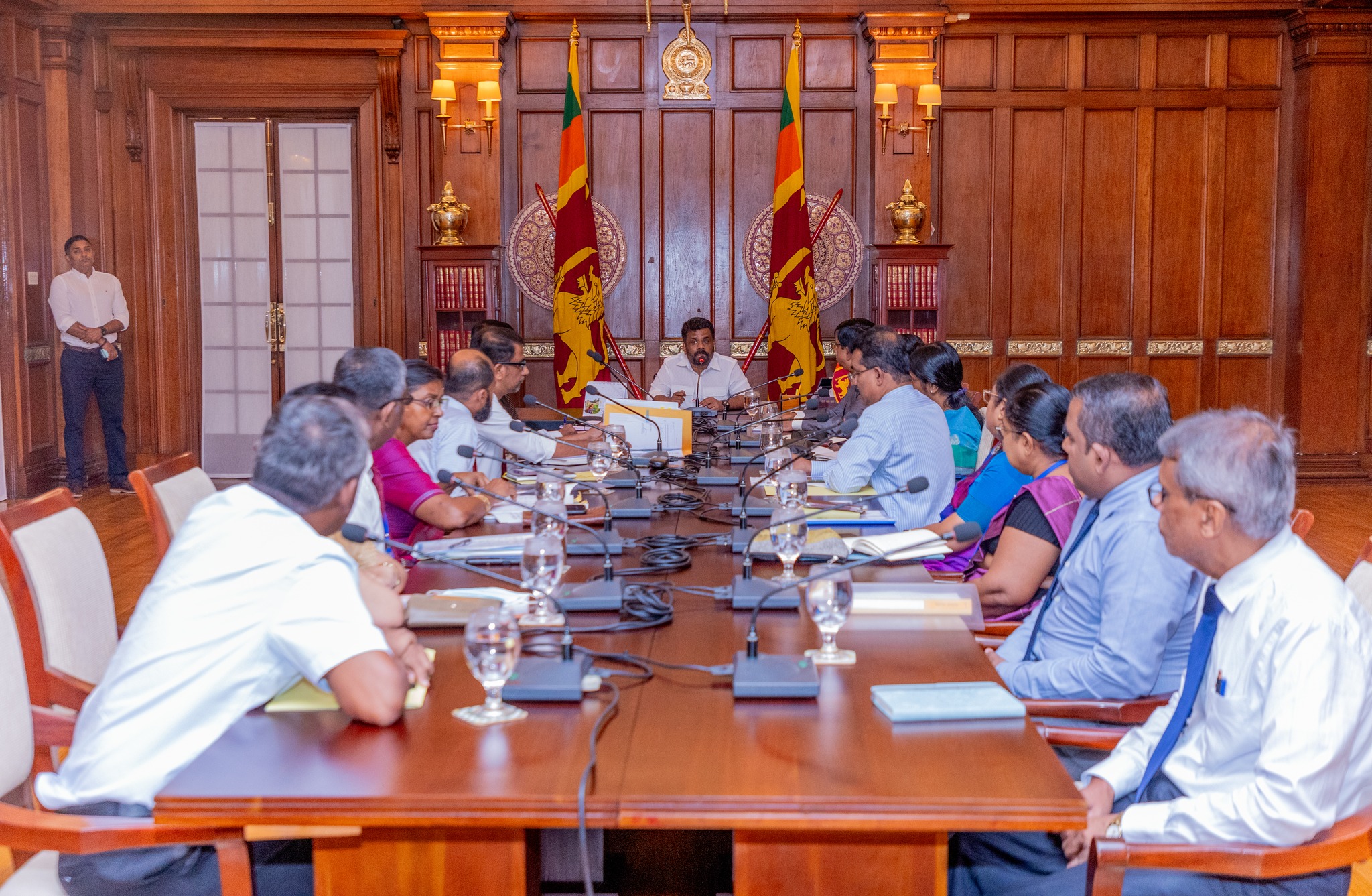 ඉදිරියේදී ජනතාවට බාධාවකින් තොරව ඉන්ධන සංචිත පවත්වාගෙන යෑමට ජනපතිගෙන් උපදෙස් ඉදිරියේදී ජනතාවට බාධාවකින් තොරව ඉන්ධන සංචිත පවත්වාගෙන යෑමට ජනපතිගෙන් උපදෙස්