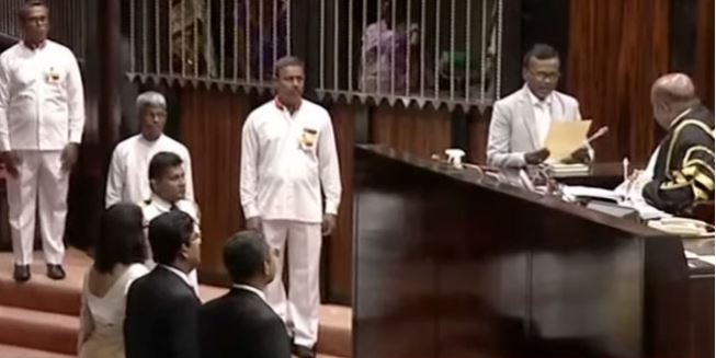 කරුණාරත්න පරණවිතාන දිවුරුම් දෙයි