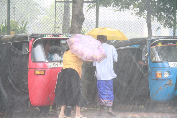 අදත් තද වැසි අදත් තද වැසි