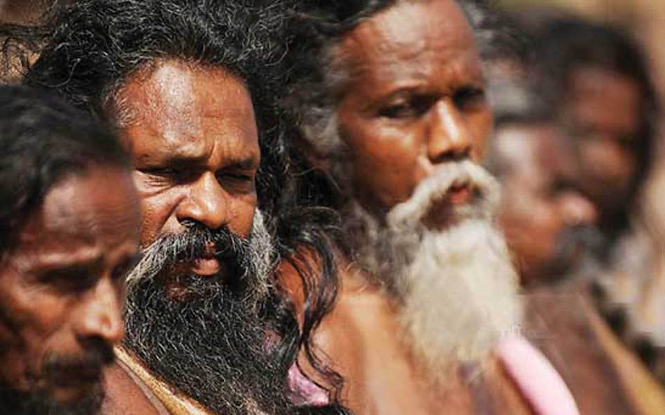 ආදිවාසීන්ට විශේෂ හැඳුනුම්පත් ආදිවාසීන්ට විශේෂ හැඳුනුම්පත්