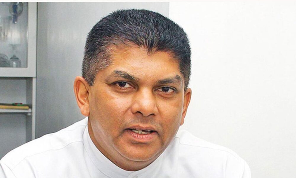 ලොහාන් රත්වත්තේ අත්අඩංගුවට ලොහාන් රත්වත්තේ අත්අඩංගුවට