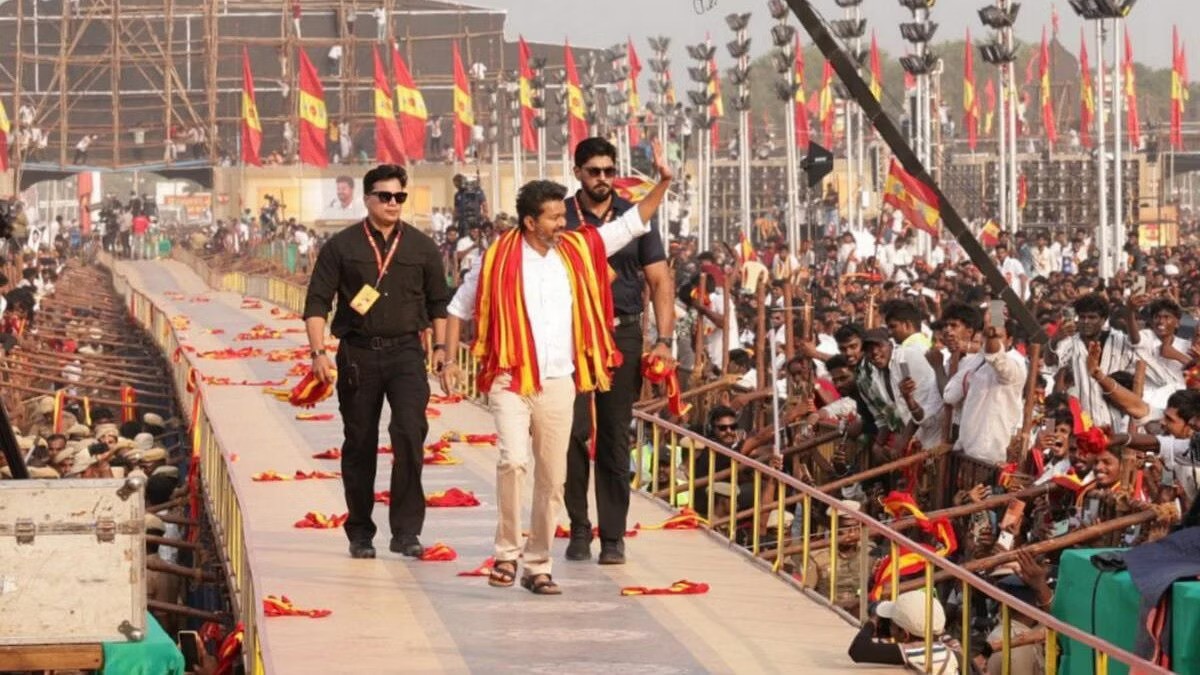 තලපති විජේගේ මංගල දේශපාලන රැළියට අති විශාල ජනතාවක් තලපති විජේගේ මංගල දේශපාලන රැළියට අති විශාල ජනතාවක්
