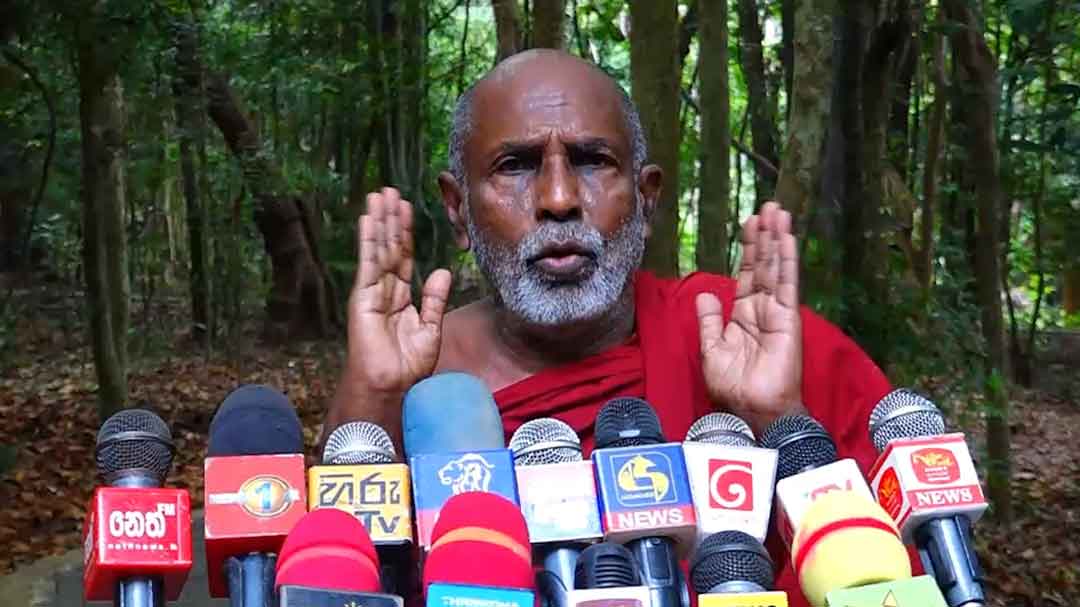 මේ දේශපාලන පොර පිටියෙන් හොරු රැළම අතුගාලම දාන්න ඕනේ මේ දේශපාලන පොර පිටියෙන් හොරු රැළම අතුගාලම දාන්න ඕනේ