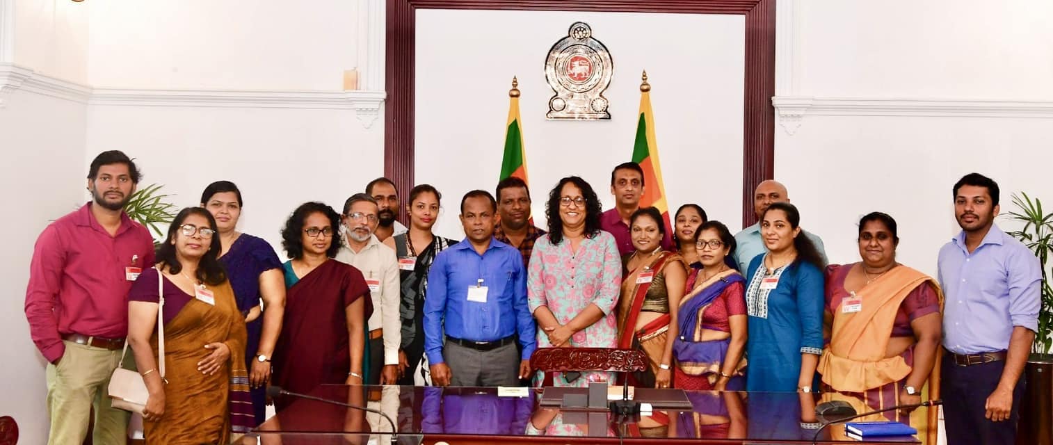 හෙද සේවාව මුහුණ දෙන ගැටළු අගමැතිනියගේ අවධානයට හෙද සේවාව මුහුණ දෙන ගැටළු අගමැතිනියගේ අවධානයට