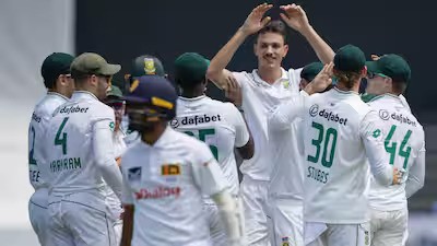 ශ්රී ලංකා පළමු ඉනිම ලකුණු 42කට සීමාවෙයි ශ්රී ලංකා පළමු ඉනිම ලකුණු 42කට සීමාවෙයි