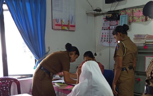 පැහැරගත් පාසල් සිසුවිය අම්පාරෙන් මතුවෙයි පැහැරගත් පාසල් සිසුවිය අම්පාරෙන් මතුවෙයි