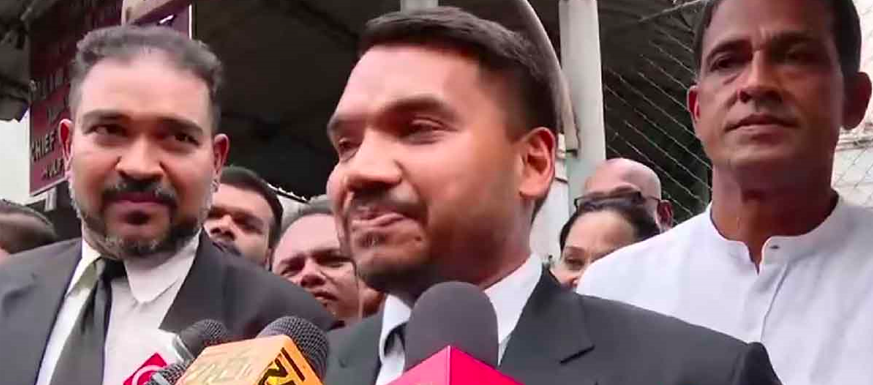පාර්ලිමේන්තුවේ කෑගහන්නේ මම, හිරේ යන්නේ මල්ලි පාර්ලිමේන්තුවේ කෑගහන්නේ මම, හිරේ යන්නේ මල්ලි