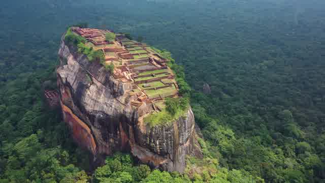 සීගිරිය රාත්රියට විවෘත නැහැ සීගිරිය රාත්රියට විවෘත නැහැ