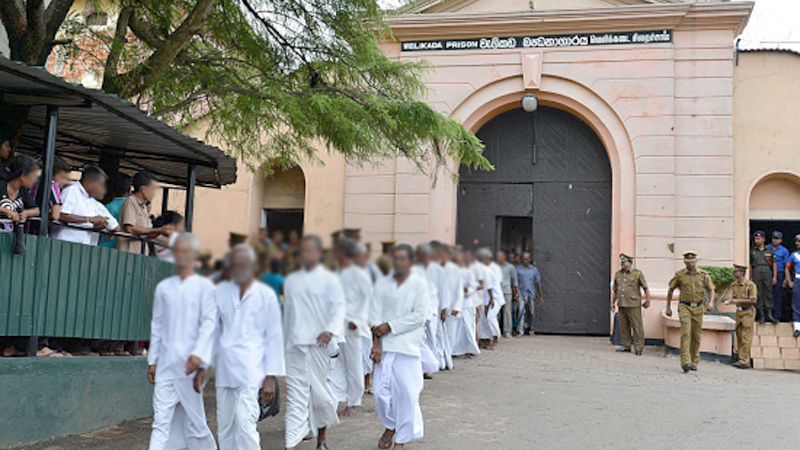සිරකරුවන් පිරිසකට අද රාජ්ය සමාව හිමිවෙයි සිරකරුවන් පිරිසකට අද රාජ්ය සමාව හිමිවෙයි