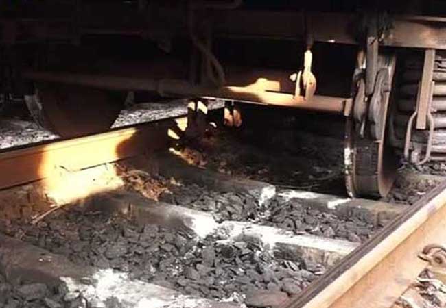 දුම්රියක් පිට පනී