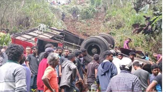 ගැරඬිඇල්ලේ බස් අනතුරින් මිය ගිය පිරිස තවදුරටත් ඉහළට ගැරඬිඇල්ලේ බස් අනතුරින් මිය ගිය පිරිස තවදුරටත් ඉහළට