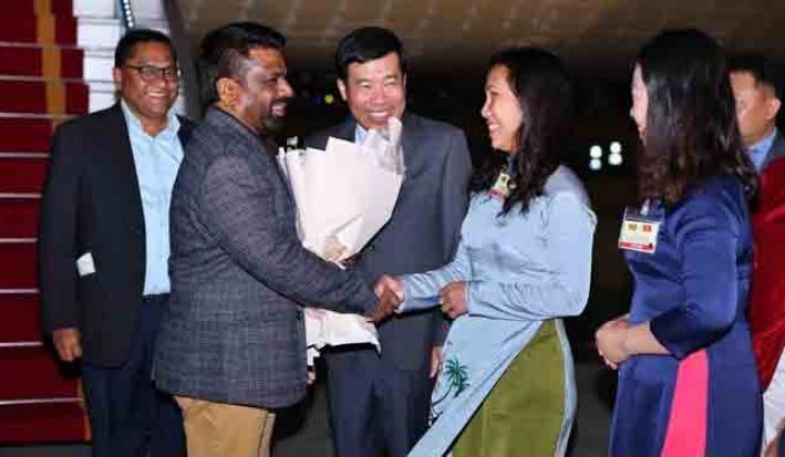 ජනපති වියට්නාමයට පැමිණෙයි ජනපති වියට්නාමයට පැමිණෙයි