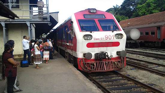දීර් ඝ සතිඅන්තය වෙනුවෙන් විශේෂ දුම්රිය ගමන්වාර කිහිපයක් දීර් ඝ සතිඅන්තය වෙනුවෙන් විශේෂ දුම්රිය ගමන්වාර කිහිපයක්