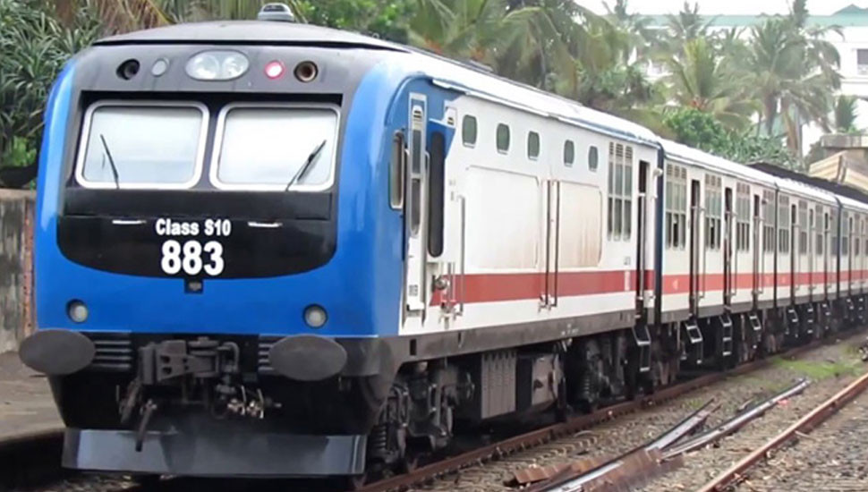 අද මධ්යම රාත්රියේ සිට දුම්රිය වර් ජනයක් අද මධ්යම රාත්රියේ සිට දුම්රිය වර් ජනයක්