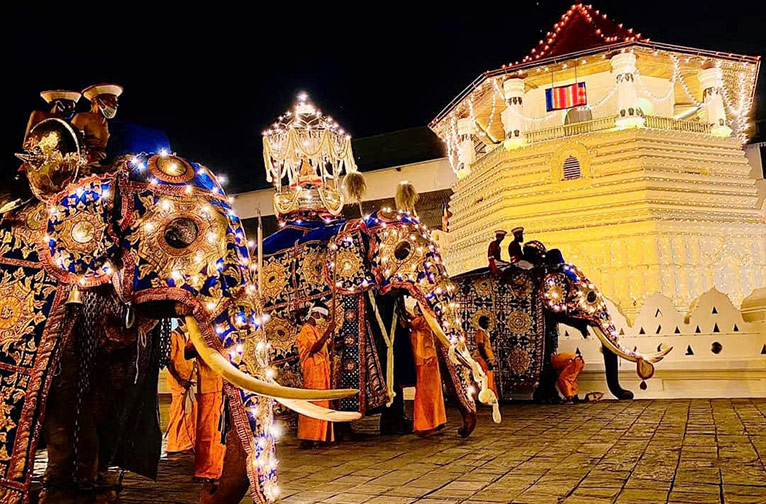මහනුවර ඓතිහාසික ඇසළ පෙරහැර මංගල්යයට දින නියම කෙරේ මහනුවර ඓතිහාසික ඇසළ පෙරහැර මංගල්යයට දින නියම කෙරේ