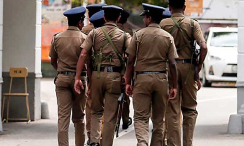 යුද හමුදාවෙන් ඉවත් වූ 10,000ක් පොලිස් සේවයට බඳවා ගැනීමට සැලසුම් යුද හමුදාවෙන් ඉවත් වූ 10,000ක් පොලිස් සේවයට බඳවා ගැනීමට සැලසුම්
