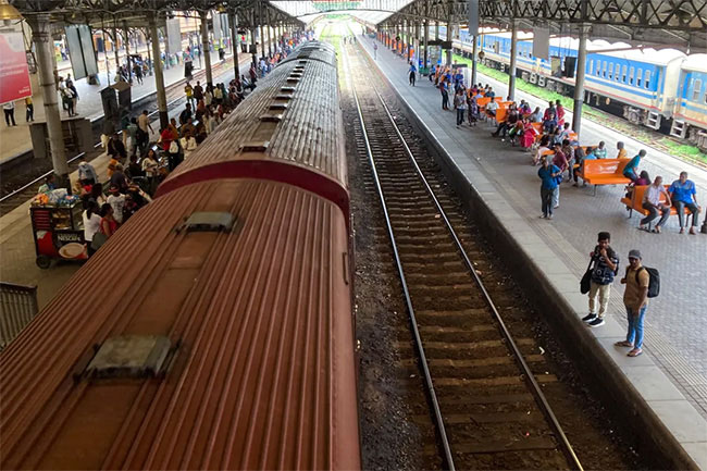 දුම්රිය වර්ජනය අත්හිටුවයි