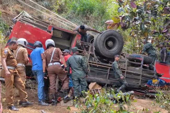 ගැරඬිඇල්ල අනතුරේ වින්දිතයන්ට ලබාදුන් වන්දි මුදල් සම්බන්ධයෙන් දැනුම් දීමක් ගැරඬිඇල්ල අනතුරේ වින්දිතයන්ට ලබාදුන් වන්දි මුදල් සම්බන්ධයෙන් දැනුම් දීමක්