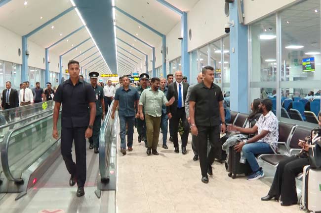 මාලදිවයින් සංචාරය නිමා කරමින් ජනපති දිවයිනට මාලදිවයින් සංචාරය නිමා කරමින් ජනපති දිවයිනට