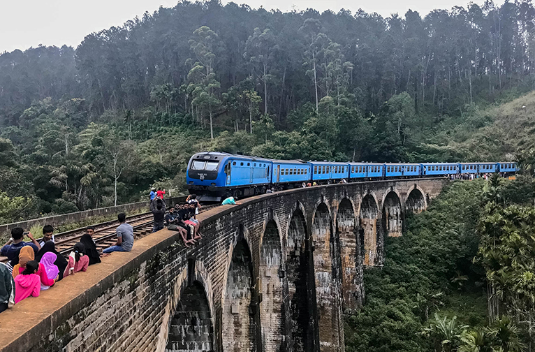 ආරුක්කු 9ය පාලම රාත්රී කාලයේදීත් නැරඹීමට අවස්ථාව ආරුක්කු 9ය පාලම රාත්රී කාලයේදීත් නැරඹීමට අවස්ථාව