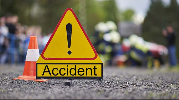 ත්රිරෝද රථයක් අඩි 100ක ප්රපාතයට පෙරළෙයි – සිව්දෙනෙකුට බරපතළයි ත්රිරෝද රථයක් අඩි 100ක ප්රපාතයට පෙරළෙයි – සිව්දෙනෙකුට බරපතළයි