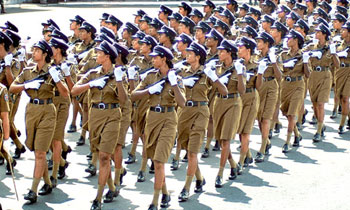 පොලීසියට කාන්තාවන් 1000ක් බඳවා ගැනීමේ තීරණයක් පොලීසියට කාන්තාවන් 1000ක් බඳවා ගැනීමේ තීරණයක්