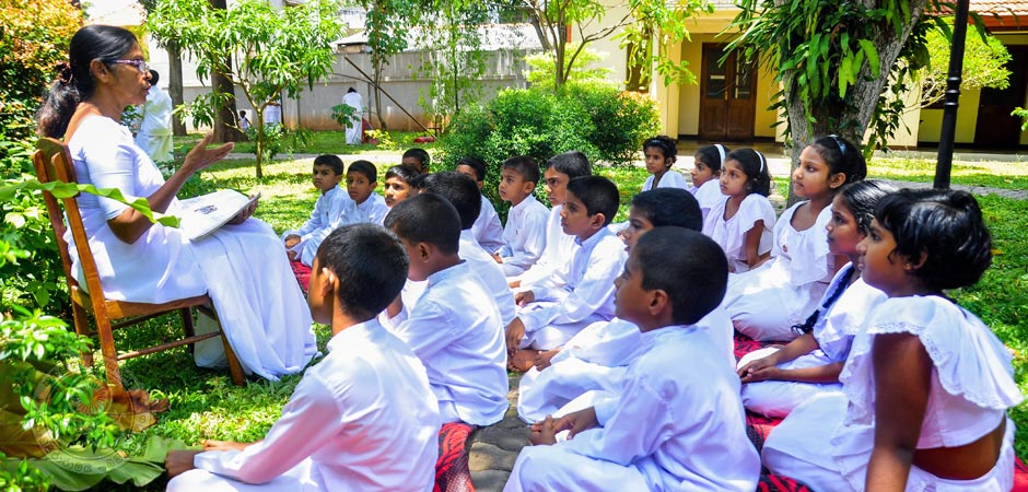 දහම් පාසල් ගුරුවරුන්ට දීමනාවක් දහම් පාසල් ගුරුවරුන්ට දීමනාවක්