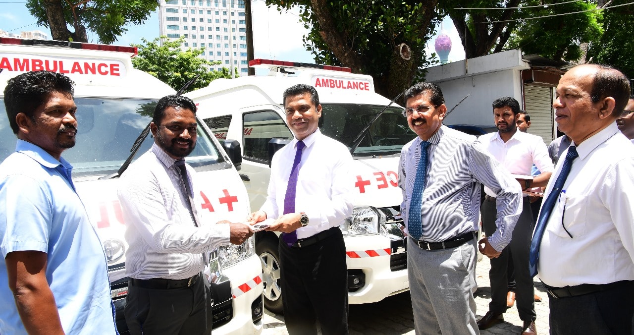 රෝහල් 20 ක් සඳහා අති නවීන ගිලන් රථ 20 ක් ලබාදෙයි රෝහල් 20 ක් සඳහා අති නවීන ගිලන් රථ 20 ක් ලබාදෙයි