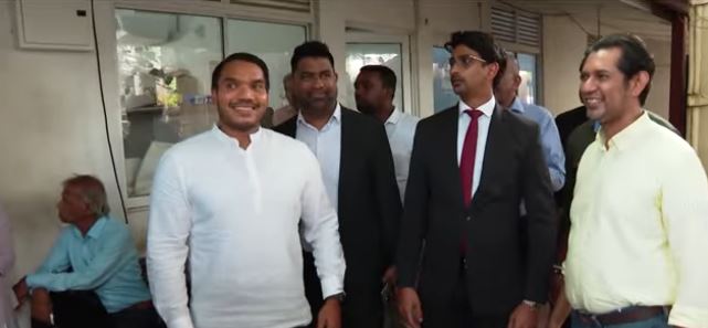 රනිල් බලන්න නාමල් සහ හිටපු මැති ඇමතිවරුන් රැසක් අධිකරණ භූමියට රනිල් බලන්න නාමල් සහ හිටපු මැති ඇමතිවරුන් රැසක් අධිකරණ භූමියට