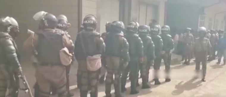 මධ්යම තැපැල් හුවමාරුවට කැරලි මර් දන කණ්ඩායම් කැඳවයි මධ්යම තැපැල් හුවමාරුවට කැරලි මර් දන කණ්ඩායම් කැඳවයි