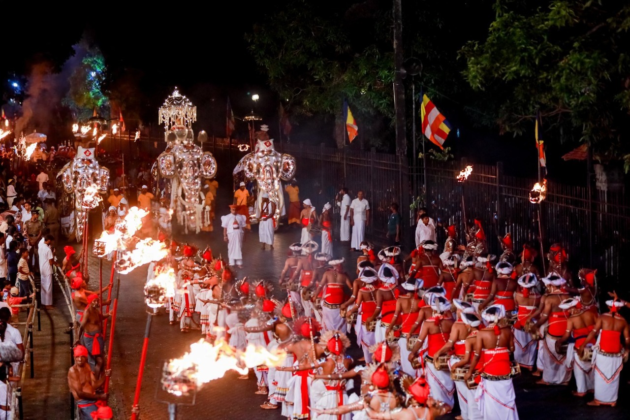 මහනුවර ඇසළ පෙරහැර මංගල්යයේ 4වැනි කුඹල් පෙරහැර අද මහනුවර ඇසළ පෙරහැර මංගල්යයේ 4වැනි කුඹල් පෙරහැර අද