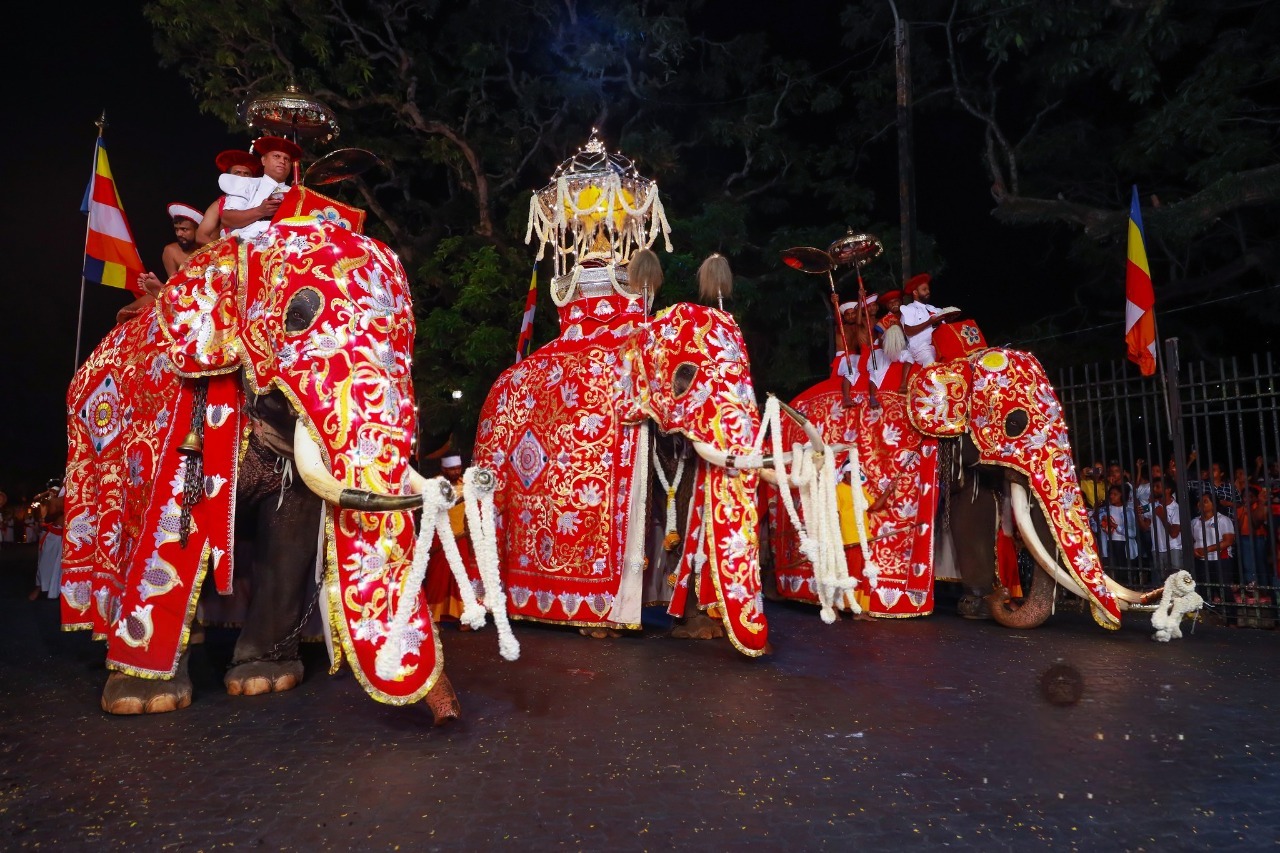කන්ද උඩරට දෙවැනි රන්දෝලි පෙරහර අද