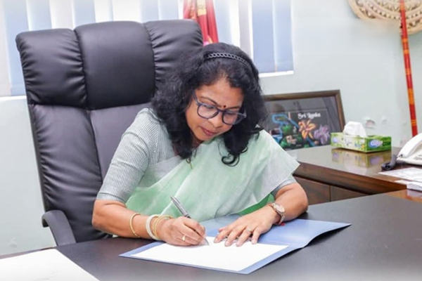 පළමුවරට රෙජිස්ටාර් ජෙනරාල් ධුරයට කාන්තාවක් පළමුවරට රෙජිස්ටාර් ජෙනරාල් ධුරයට කාන්තාවක්