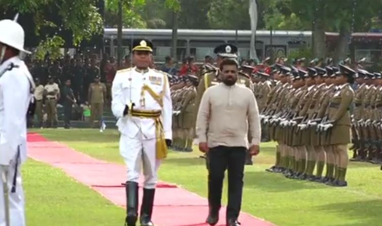 පොලීසියේ 30000ක නිලධාරී හිඟයක් පොලීසියේ 30000ක නිලධාරී හිඟයක්