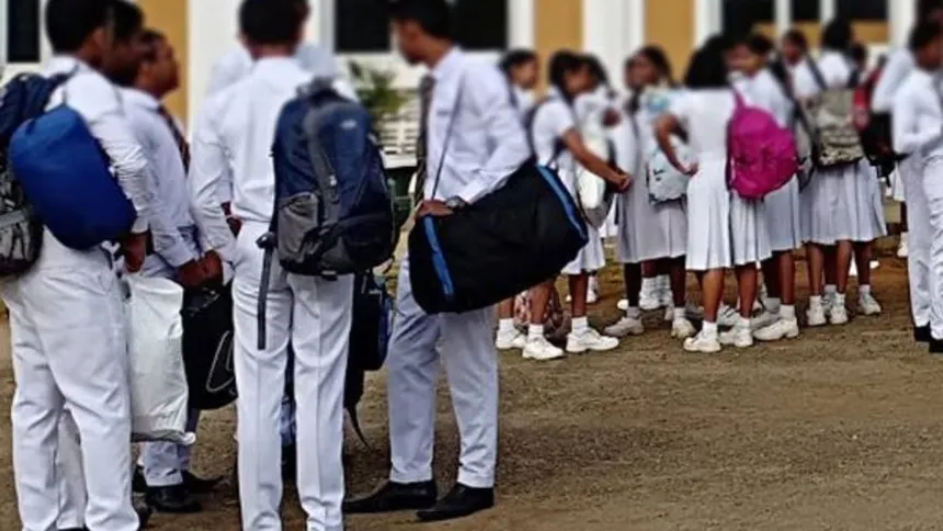 පාසල් දිනවලදී ඛනිජ ප්රවාහනය සම්බන්ධයෙන් පැනවූ කොන්දේසියේ වෙනසක් පාසල් දිනවලදී ඛනිජ ප්රවාහනය සම්බන්ධයෙන් පැනවූ කොන්දේසියේ වෙනසක්