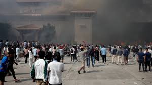නේපාල අරගලකරුවෝ බන්ධනාගාර දෙකක් බිඳ දමයි නේපාල අරගලකරුවෝ බන්ධනාගාර දෙකක් බිඳ දමයි
