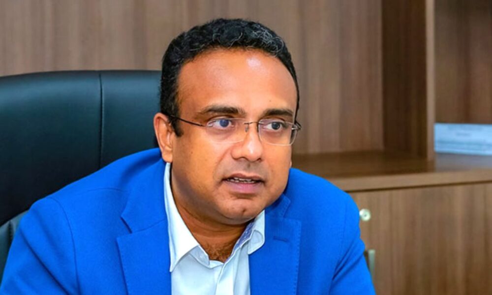 මනූෂ නානායක්කාර අල්ලස් කොමිසමේ අත්අඩංගුවට මනූෂ නානායක්කාර අල්ලස් කොමිසමේ අත්අඩංගුවට