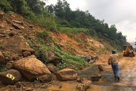 නායයෑම් අනතුරු ඇඟවීම් යාවත්කාලීන කෙරේ නායයෑම් අනතුරු ඇඟවීම් යාවත්කාලීන කෙරේ