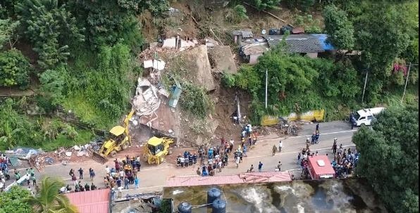 පහළ කඩුගන්නාව නායයාම සිදුවූ ස්ථානයේ ගල් ඉවත් කිරීම අද